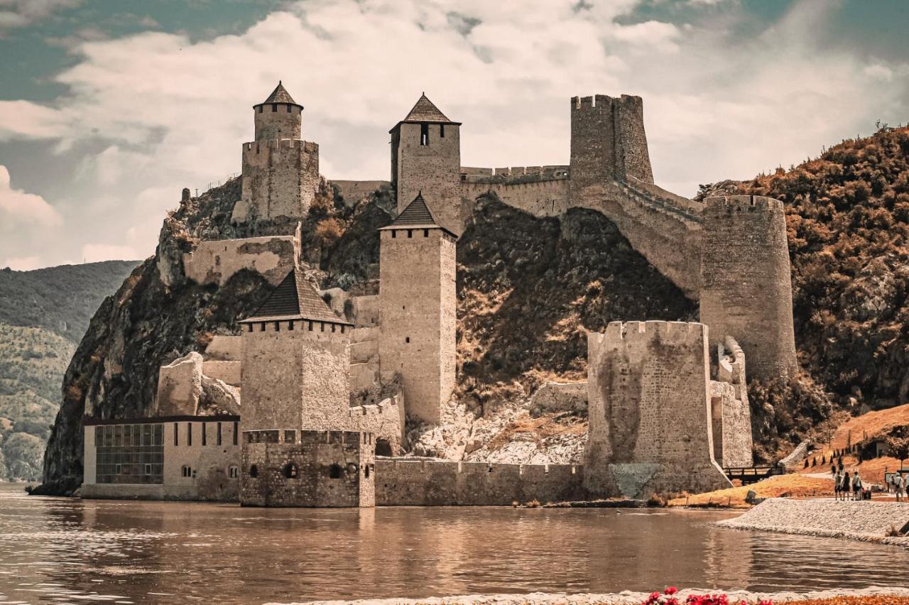 Carobni Breg Villa Golubac Buitenkant foto